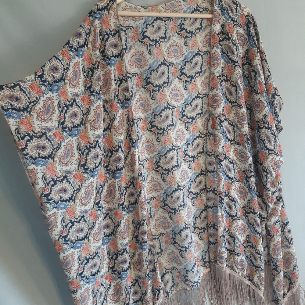 Paisley print kimono with fringe